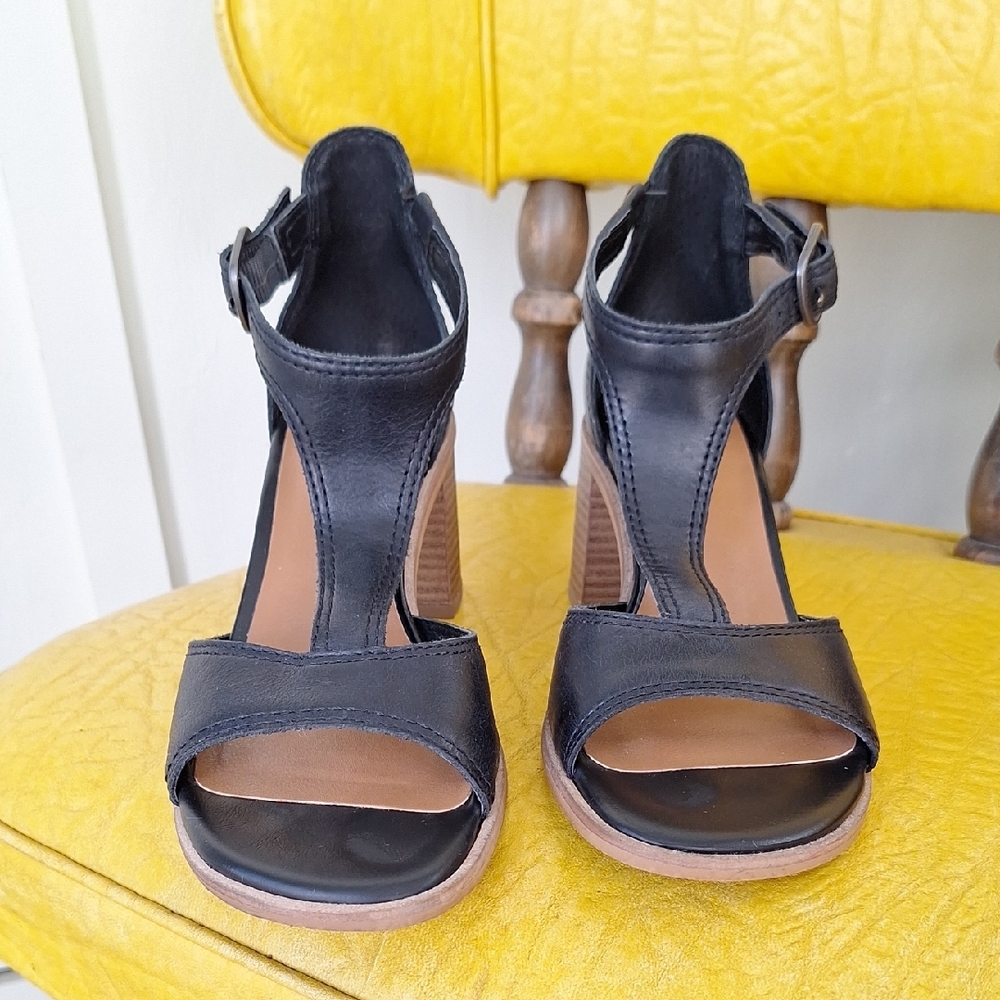 Elegant Black Leather Women's Sandals